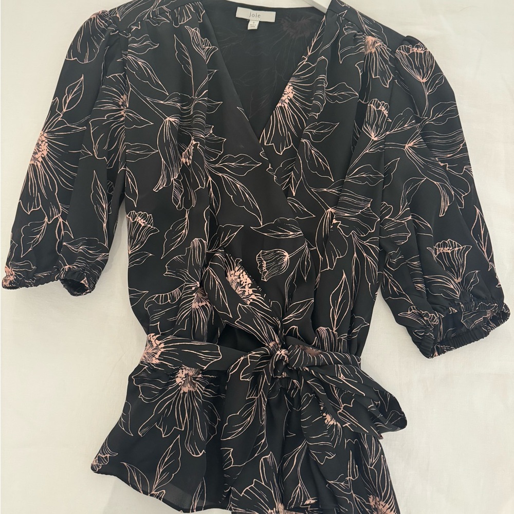 Joie blouse in size S in pretty pattern